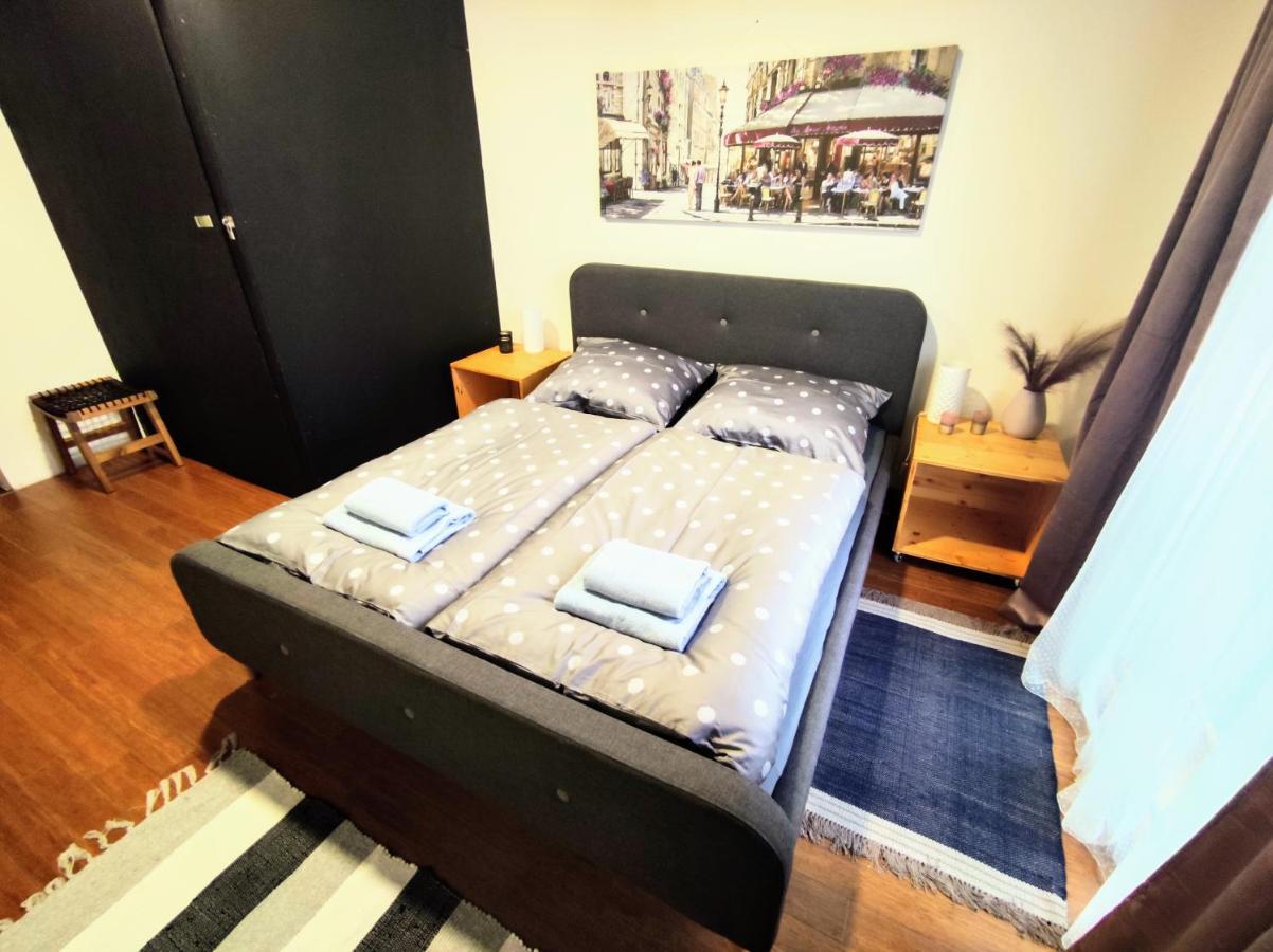 Park & Free Parking Apartment